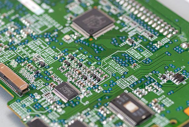 What are the development trends in the resistor industry?